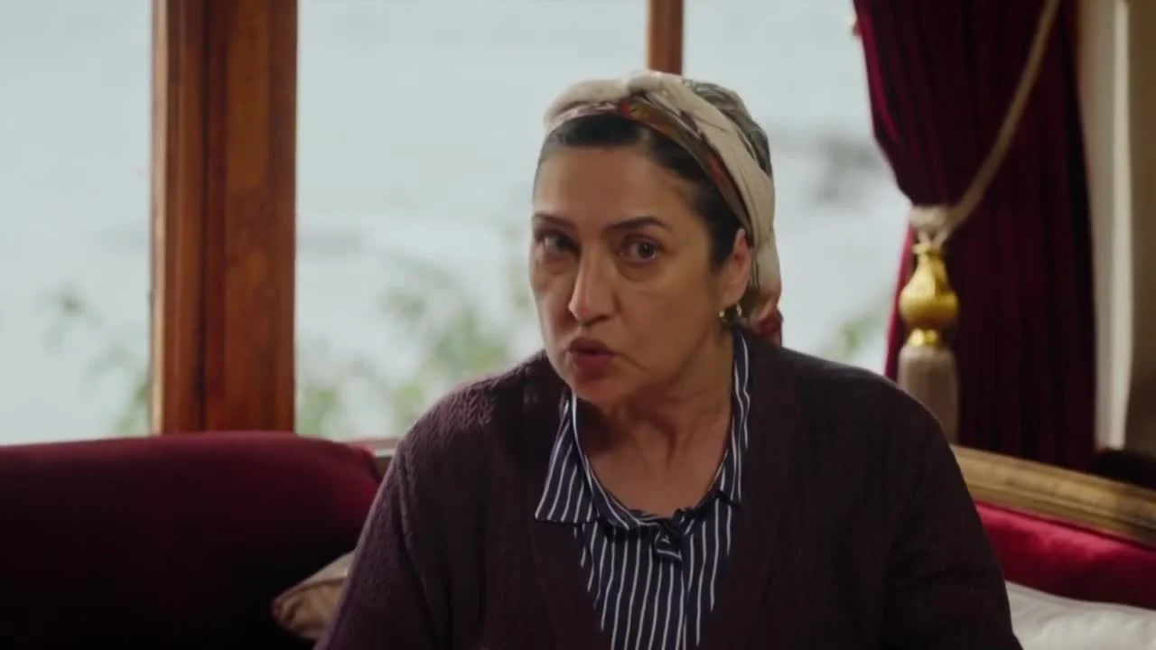 Кадры из сериала Это море переполнится 3 серия 1 сезон (2025)